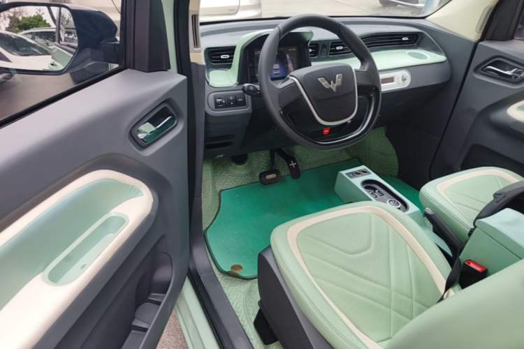 Used Wuling Hongguang MINIEV 2022 Macaron Premium Model – Lithium Iron Phosphate Driver Seat