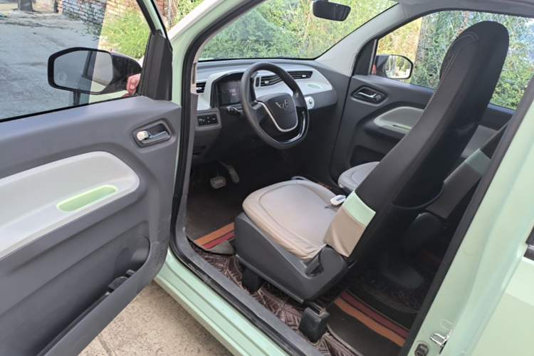 Used Wuling Hongguang MINIEV 2022 Macaron Premium Model – Lithium Iron Phosphate Driver Seat