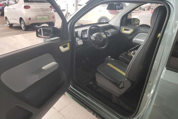 Used Wuling Hongguang MINIEV 2022 GAMEBOY 300km Enthusiast Model with Lithium Iron Phosphate Driver Seat