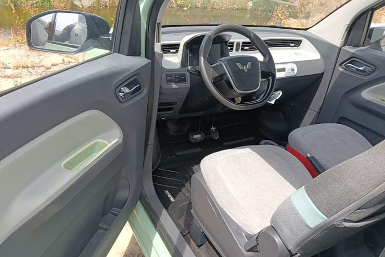 Used Wuling Hongguang MINIEV 2022 Macaron Premium Model – Lithium Iron Phosphate Driver Seat