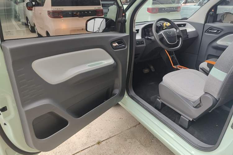 Used Wuling Hongguang MINIEV 2022 Macaron Premium Model – Lithium Iron Phosphate Driver Seat
