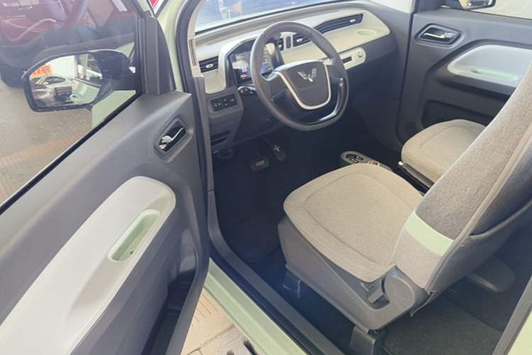 Used Wuling Hongguang MINIEV 2022 Macaron Premium Model – Lithium Iron Phosphate Driver Seat