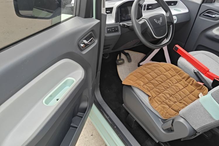Used Wuling Hongguang MINIEV 2022 Macaron Premium Model – Lithium Iron Phosphate Driver Seat