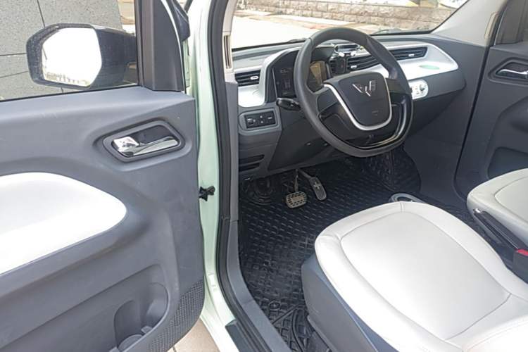 Used Wuling Hongguang MINIEV 2022 Macaron Fashion Edition Lithium-Nickel-Cobalt-Alpha-oxide Driver Seat