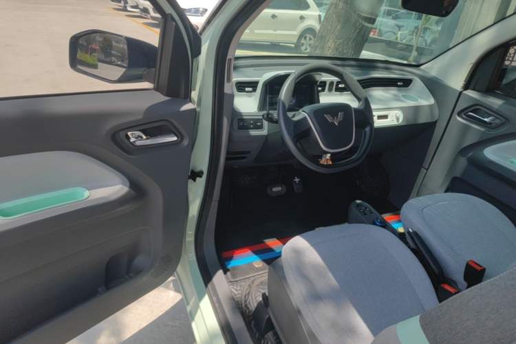Used Wuling Hongguang MINIEV 2022 Macaron Fashion Model Lithium Iron Phosphate Driver Seat