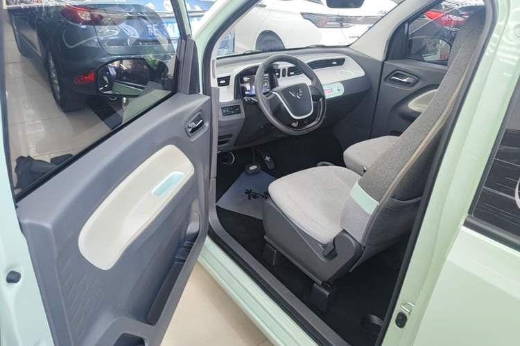 Used Wuling Hongguang MINIEV 2022 Macaron Premium Model – Lithium Iron Phosphate Driver Seat