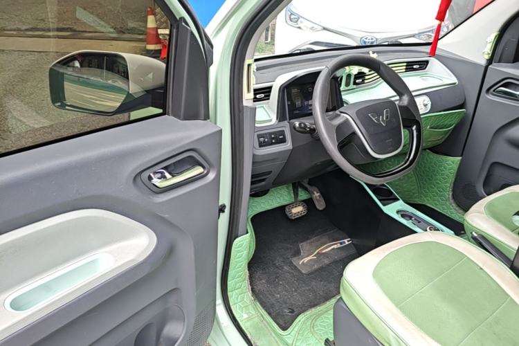Used Wuling Hongguang MINIEV 2022 Macaron Fashion Model Lithium Iron Phosphate Driver Seat