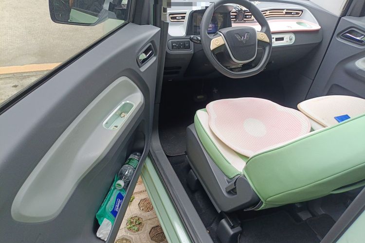 Used Wuling Hongguang MINIEV 2022 Macaron Fashion Model Lithium Iron Phosphate Driver Seat