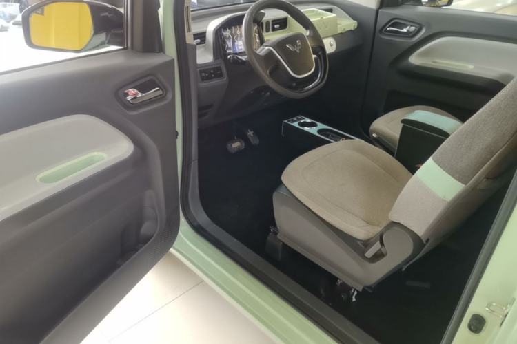 Used Wuling Hongguang MINIEV 2022 Macaron Premium Model – Lithium Iron Phosphate Driver Seat