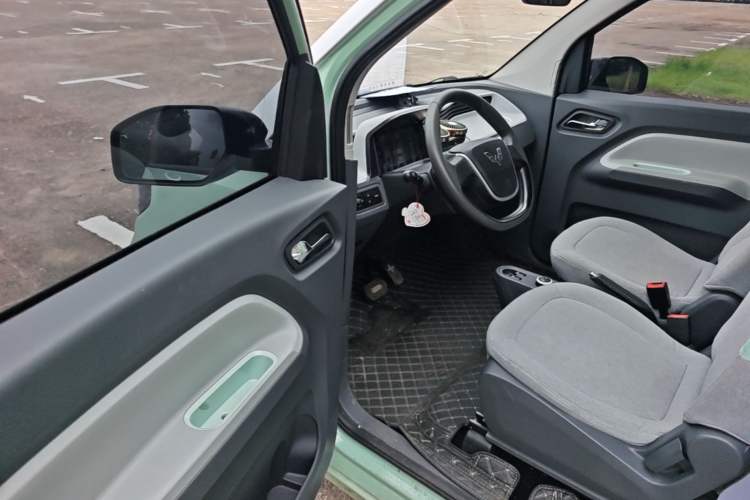 Used Wuling Hongguang MINIEV 2022 Macaron Premium Model – Lithium Iron Phosphate Driver Seat