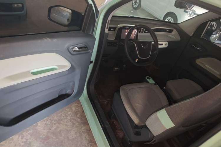 Used Wuling Hongguang MINIEV 2022 Macaron Fashion Model Lithium Iron Phosphate Driver Seat