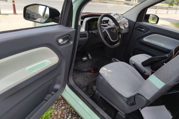 Used Wuling Hongguang MINIEV 2022 Macaron Premium Model – Lithium Iron Phosphate Driver Seat