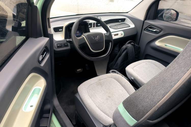 Used Wuling Hongguang MINIEV 2022 Macaron Fashion Model Lithium Iron Phosphate Driver Seat