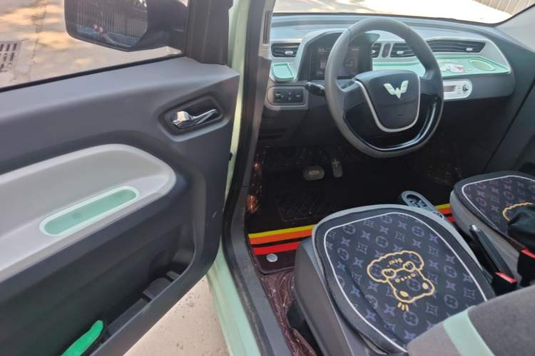 Used Wuling Hongguang MINIEV 2022 Macaron Fashion Model Lithium Iron Phosphate Driver Seat