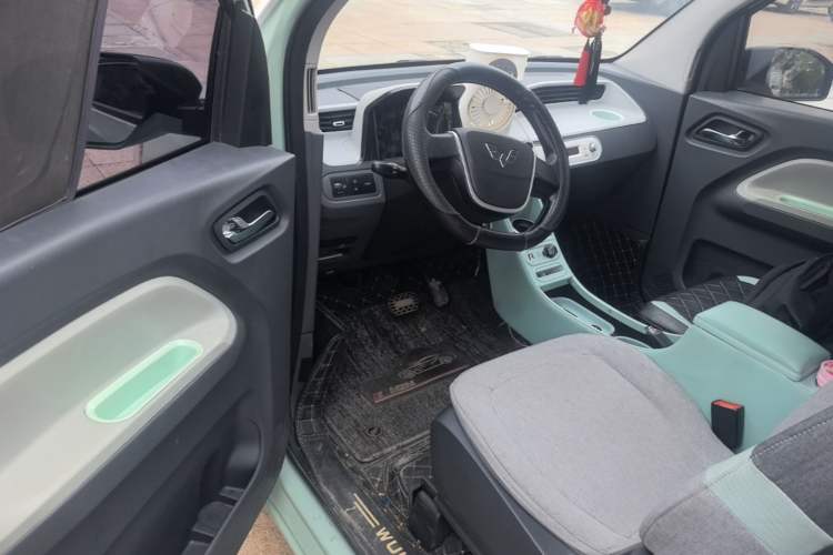 Used Wuling Hongguang MINIEV 2022 Macaron Fashion Model Lithium Iron Phosphate Driver Seat