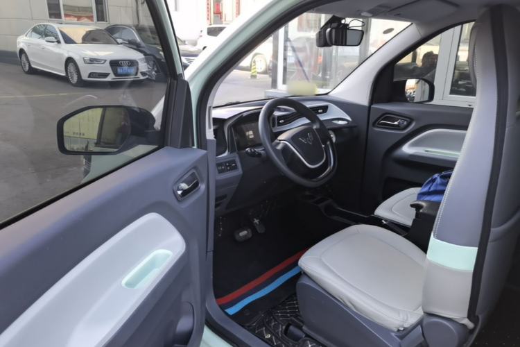 Used Wuling Hongguang MINIEV 2022 Macaron Premium Model – Lithium Iron Phosphate Driver Seat