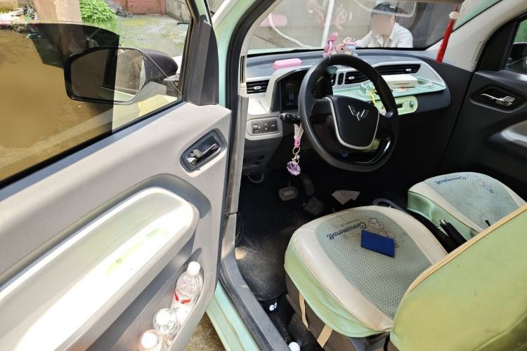 Used Wuling Hongguang MINIEV 2022 Macaron Premium Model – Lithium Iron Phosphate Driver Seat