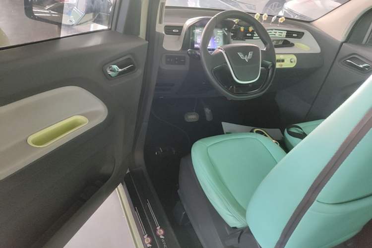 Used Wuling Hongguang MINIEV 2022 Macaron Fashion Model Lithium Iron Phosphate Driver Seat