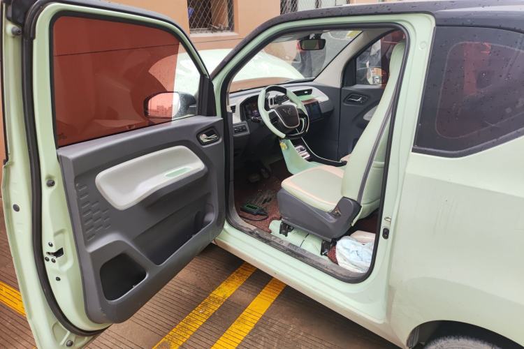Used Wuling Hongguang MINIEV 2022 Macaron Premium Model – Lithium Iron Phosphate Driver Seat