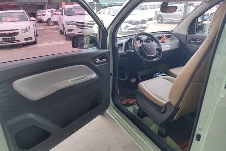 Used Wuling Hongguang MINIEV 2022 Macaron Premium Model – Lithium Iron Phosphate Driver Seat