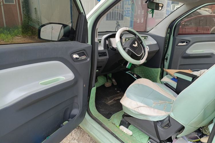 Used Wuling Hongguang MINIEV 2022 Macaron Premium Model – Lithium Iron Phosphate Driver Seat