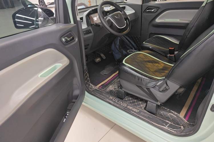 Used Wuling Hongguang MINIEV 2022 Macaron Premium Model – Lithium Iron Phosphate Driver Seat