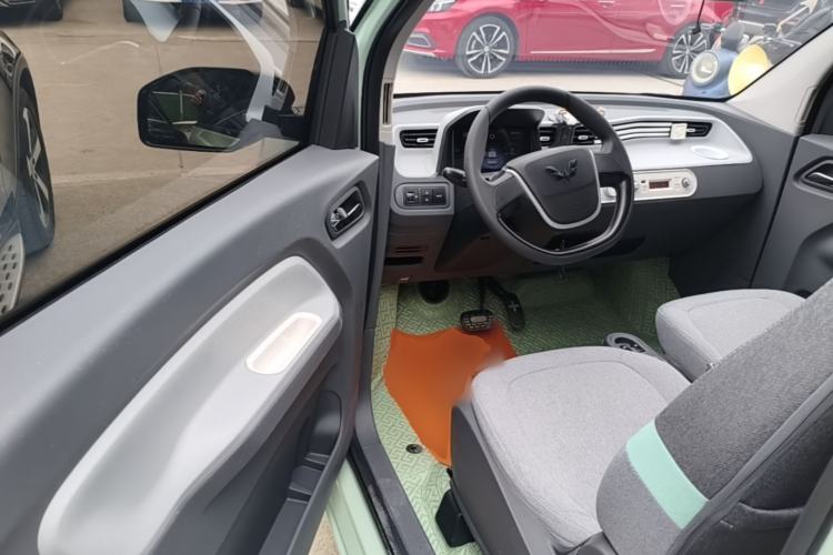 Used Wuling Hongguang MINIEV 2022 Macaron Premium Model – Lithium Iron Phosphate Driver Seat