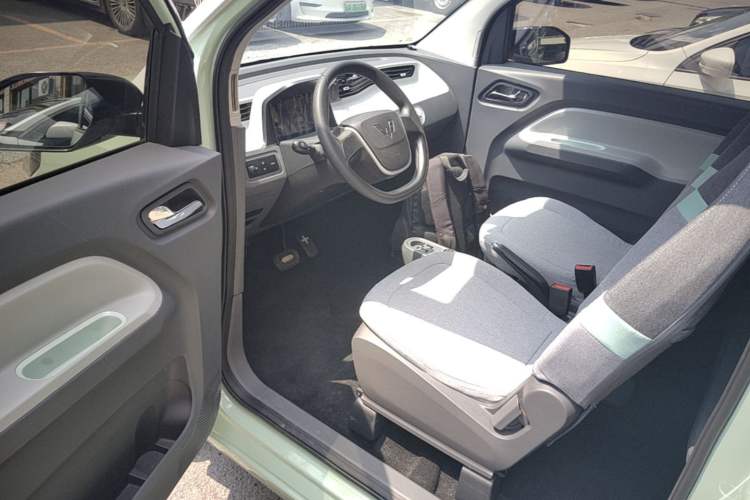 Used Wuling Hongguang MINIEV 2022 Macaron Premium Model – Lithium Iron Phosphate Driver Seat