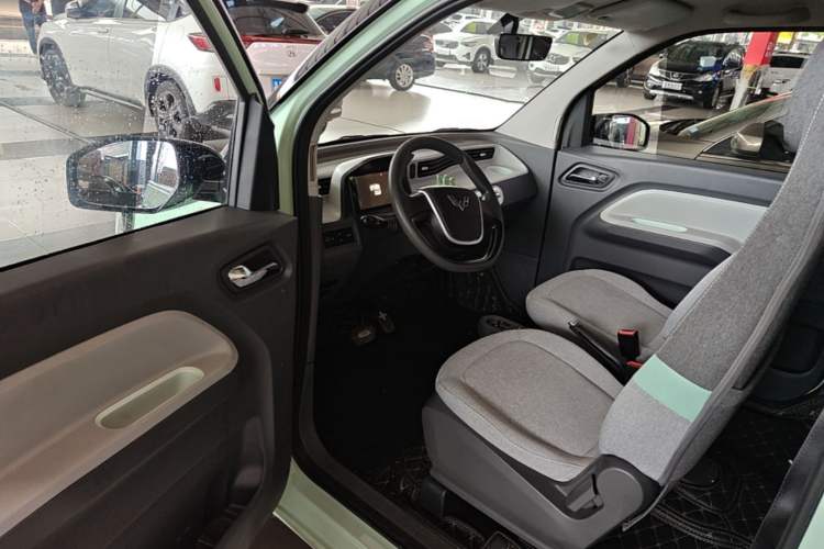 Used Wuling Hongguang MINIEV 2022 Macaron Premium Model – Lithium Iron Phosphate Driver Seat