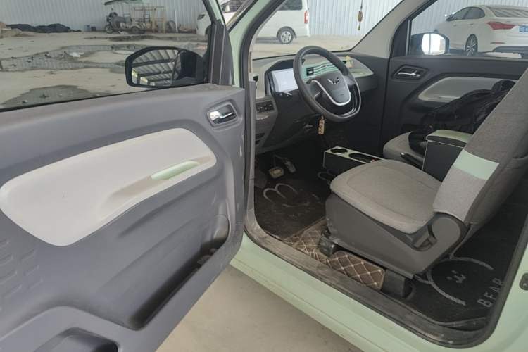 Used Wuling Hongguang MINIEV 2022 Macaron Premium Model – Lithium Iron Phosphate Driver Seat