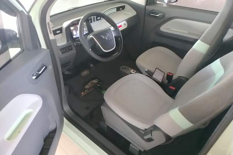 Used Wuling Hongguang MINIEV 2022 Macaron Premium Model – Lithium Iron Phosphate Driver Seat