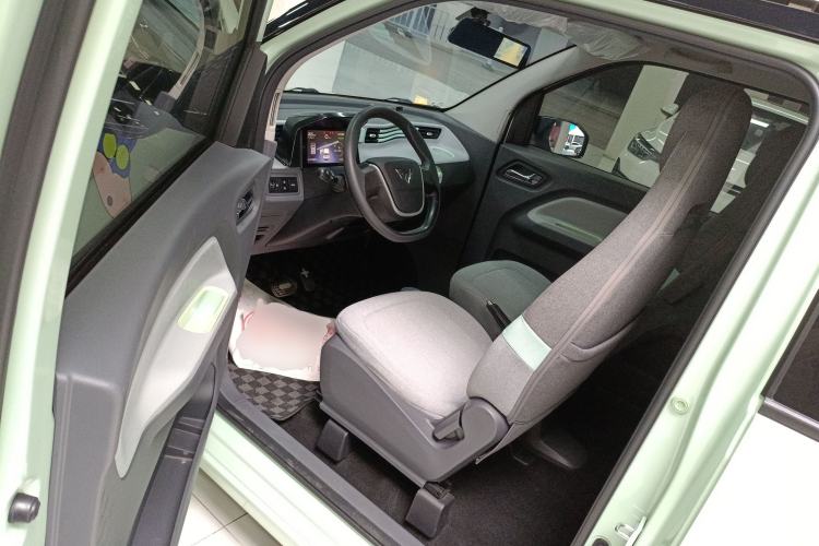 Used Wuling Hongguang MINIEV 2022 Macaron Premium Model – Lithium Iron Phosphate Driver Seat