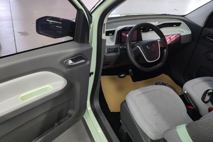 Used Wuling Hongguang MINIEV 2022 Macaron Premium Model – Lithium Iron Phosphate Driver Seat
