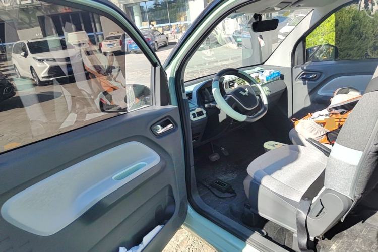 Used Wuling Hongguang MINIEV 2022 Macaron Premium Model – Lithium Iron Phosphate Driver Seat