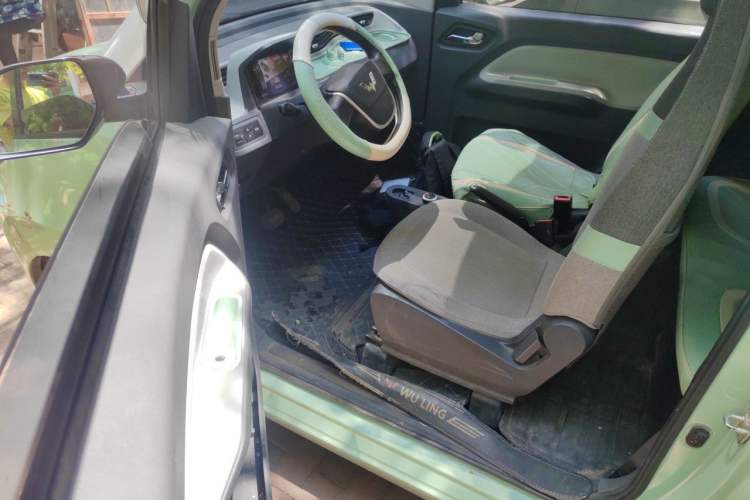 Used Wuling Hongguang MINIEV 2022 Macaron Premium Model – Lithium Iron Phosphate Driver Seat