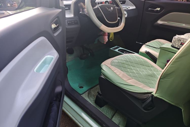 Used Wuling Hongguang MINIEV 2022 Macaron Premium Model – Lithium Ternary Battery Driver Seat