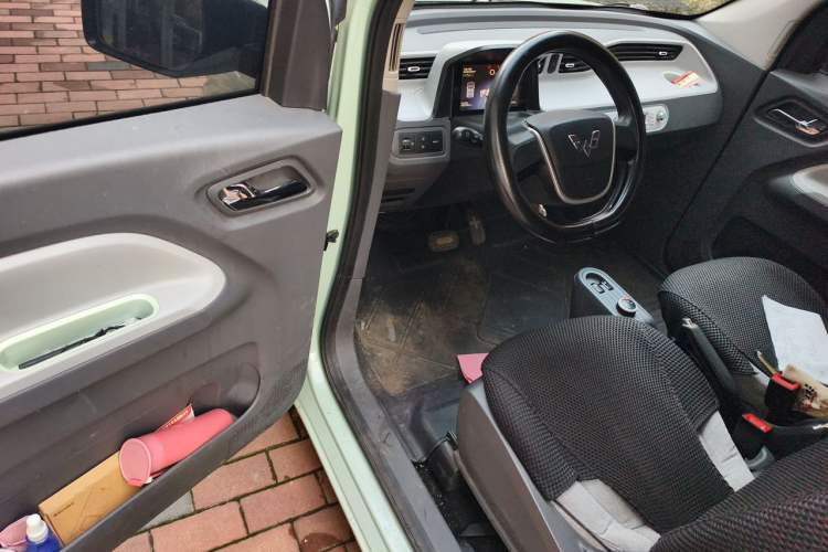 Used Wuling Hongguang MINIEV 2022 Macaron Premium Model – Lithium Iron Phosphate Driver Seat