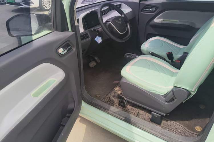 Used Wuling Hongguang MINIEV 2022 Macaron Premium Model – Lithium Iron Phosphate Driver Seat