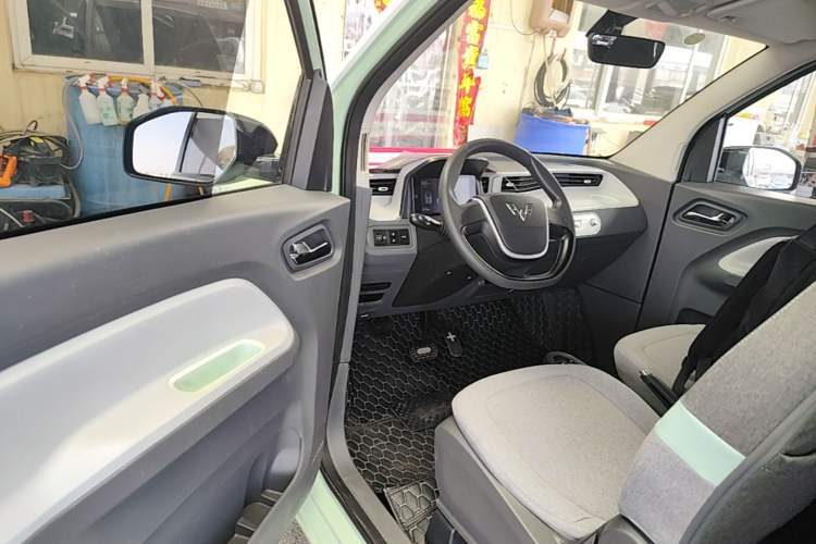 Used Wuling Hongguang MINIEV 2022 Macaron Premium Model – Lithium Iron Phosphate Driver Seat