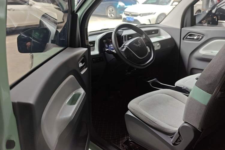 Used Wuling Hongguang MINIEV 2022 Macaron Premium Model – Lithium Iron Phosphate Driver Seat