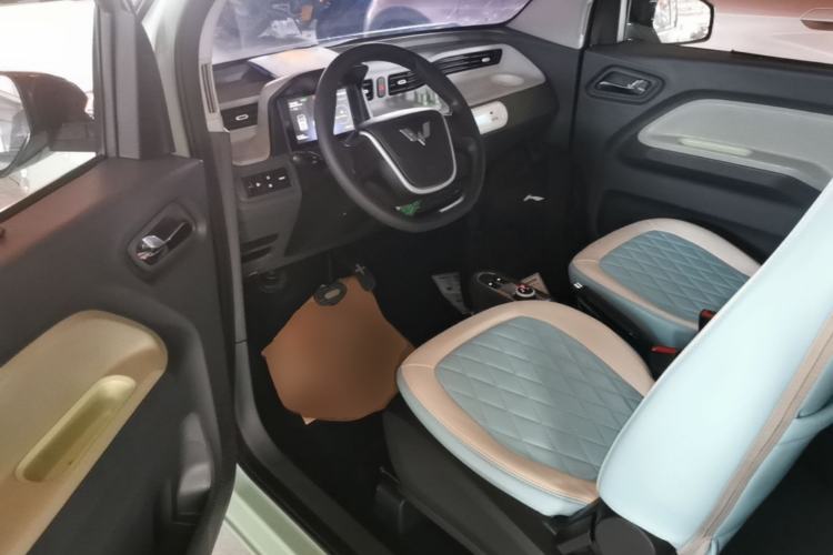 Used Wuling Hongguang MINIEV 2022 Macaron Premium Model – Lithium Iron Phosphate Driver Seat