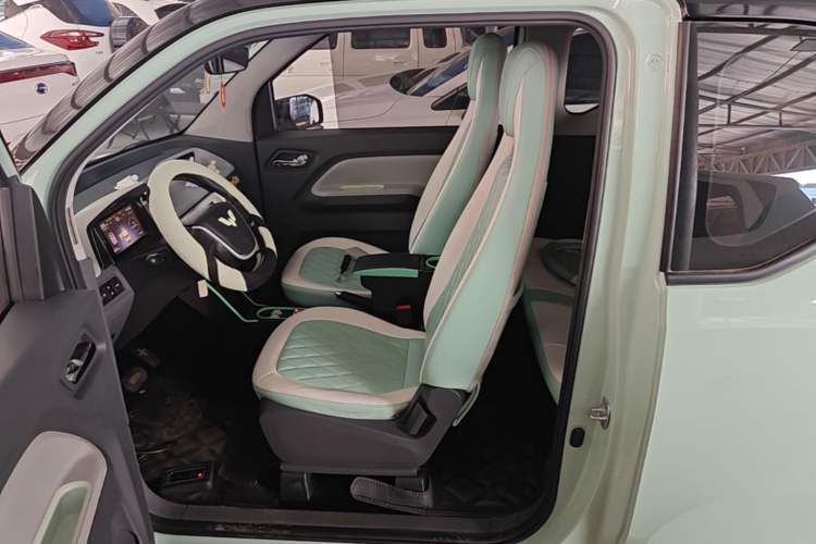 Used Wuling Hongguang MINIEV 2022 Macaron Premium Model – Lithium Iron Phosphate Driver Seat