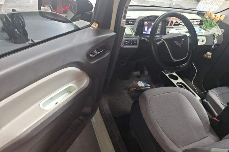 Used Wuling Hongguang MINIEV 2022 Macaron Premium Model – Lithium Iron Phosphate Driver Seat