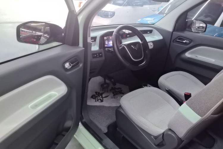 Used Wuling Hongguang MINIEV 2022 Macaron Premium Model – Lithium Iron Phosphate Driver Seat