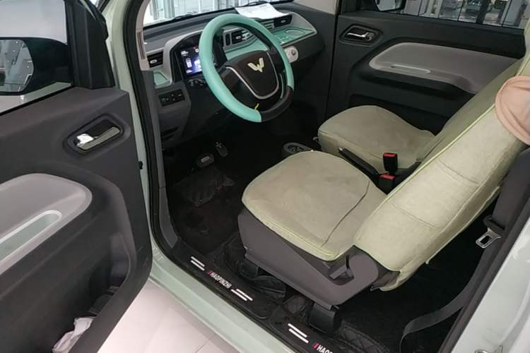 Used Wuling Hongguang MINIEV 2022 Macaron Premium Model – Lithium Iron Phosphate Driver Seat