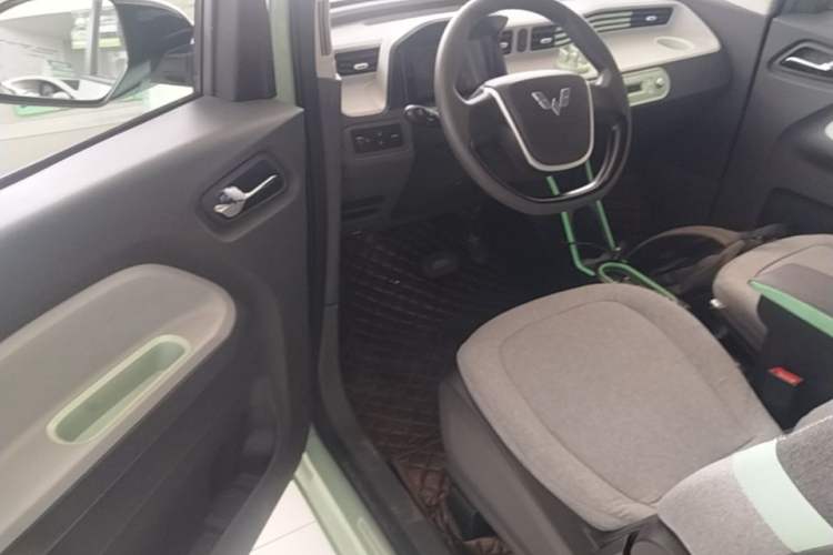 Used Wuling Hongguang MINIEV 2022 Macaron Premium Model – Lithium Iron Phosphate Driver Seat