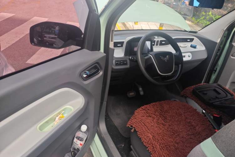 Used Wuling Hongguang MINIEV 2022 Macaron Premium Model – Lithium Iron Phosphate Driver Seat
