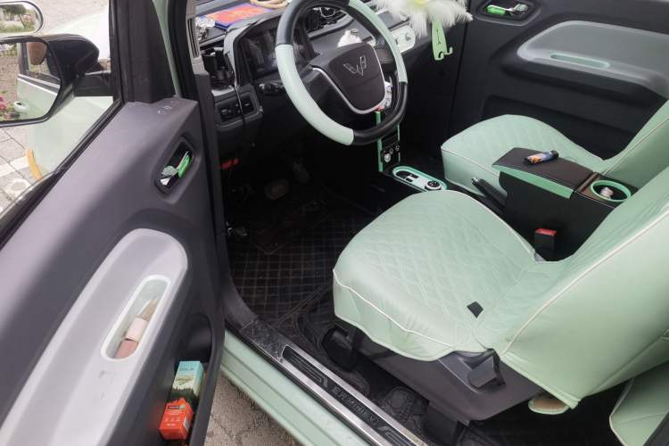 Used Wuling Hongguang MINIEV 2022 Macaron Premium Model – Lithium Iron Phosphate Driver Seat