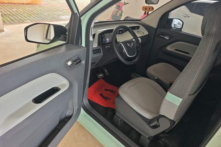 Used Wuling Hongguang MINIEV 2022 Macaron Fashion Model Lithium Iron Phosphate Driver Seat