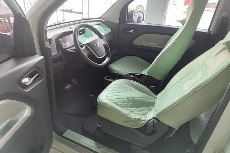 Used Wuling Hongguang MINIEV 2022 Macaron Fashion Model Lithium Iron Phosphate Driver Seat